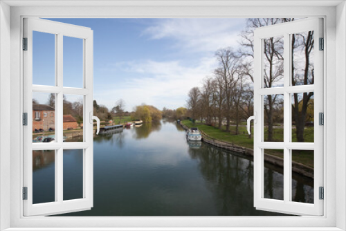 Fototapeta Naklejka Na Ścianę Okno 3D - Views along the Thames at Wallingford, Oxfordshire in the UK