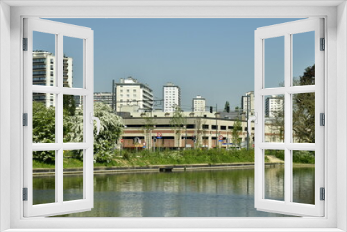 Fototapeta Naklejka Na Ścianę Okno 3D - L'étang du parc Malou à proximité des parking sdu Woluwe-Shopping-Center et les H.L.M. de la cité de Roodebeek à l'est de Bruxelles 