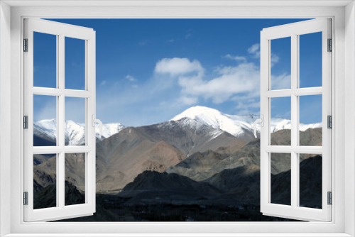 Fototapeta Naklejka Na Ścianę Okno 3D - snow-covered Himalaya mountains view from the ground