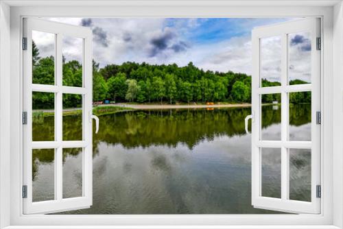 Fototapeta Naklejka Na Ścianę Okno 3D - Jezioro Balaton w Wodzisławiu Śląskim z plażą i lasem. Z lotu ptaka