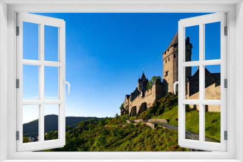 Burg Altena Sauerland Deutschland Jugendherberge Lennetal Ritter Lenne Hügel Wald Sehenswürdigkeit Grafschaft Mark Castle First Youth Hostel in the World Denkmal Monument Attraktion