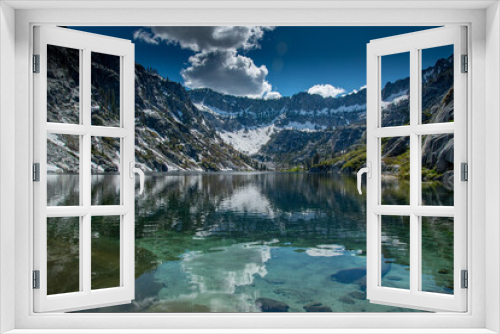 Fototapeta Naklejka Na Ścianę Okno 3D - Sapphire lake in Trinity Alps, CA