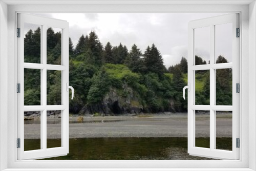 Fototapeta Naklejka Na Ścianę Okno 3D - A glimpse at scenic Alaskan vistas 