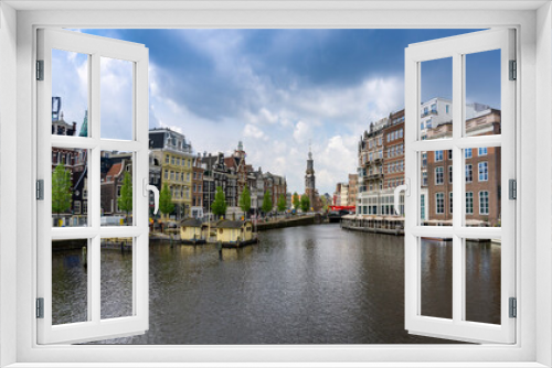 Fototapeta Naklejka Na Ścianę Okno 3D - cityscape view of Amsterdam with many historic buildings lining the sides of the Amstel canal