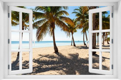 Fototapeta Naklejka Na Ścianę Okno 3D - Beautiful Crandon Park Beach located in Key Biscayne in Miami
