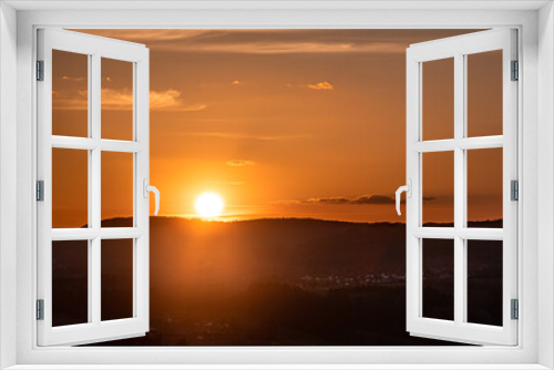 Fototapeta Naklejka Na Ścianę Okno 3D - Sonnenuntergang mit orangenem Himmel