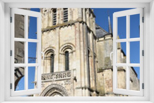 Clocher de l'église Sainte-Radegonde de Poitiers, France