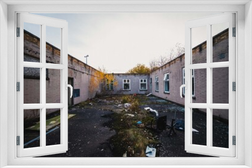 Fototapeta Naklejka Na Ścianę Okno 3D - Abandoned Building / Decaying Building / Dilapidated Building