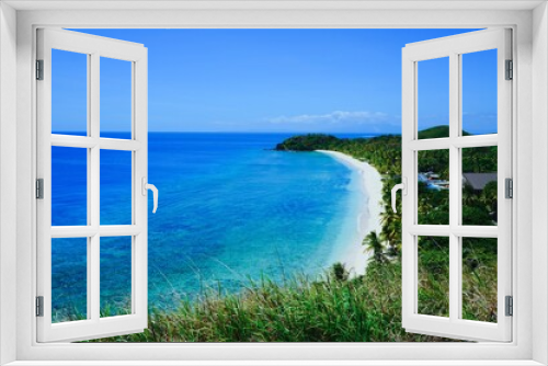 Fototapeta Naklejka Na Ścianę Okno 3D - 透明度の高い海と白砂