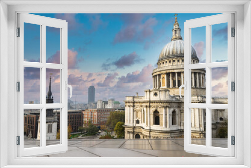 Fototapeta Naklejka Na Ścianę Okno 3D - Dome of St Paul's cathedral at sunrise in London. England