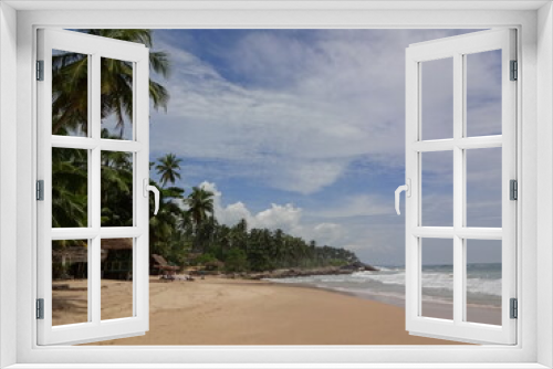 Fototapeta Naklejka Na Ścianę Okno 3D - Beach near the city of Mirissa, Sri Lanka