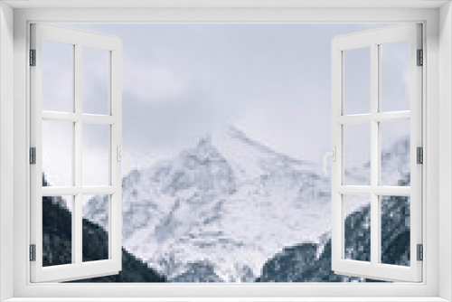 Fototapeta Naklejka Na Ścianę Okno 3D - Berg in Wolken