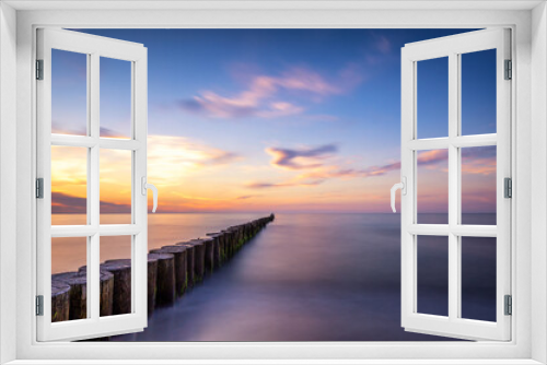 Fototapeta Naklejka Na Ścianę Okno 3D - Schöner Sonnenuntergang über einem Meer als minimalistische Langzeitbelichtung