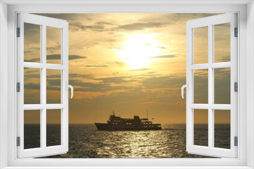 Fototapeta Naklejka Na Ścianę Okno 3D - Ferry Home