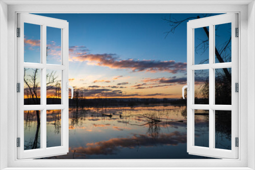 Fototapeta Naklejka Na Ścianę Okno 3D - Morgenstimmung bei Sonnenaufgang an einem See im Naturschutzgebiet