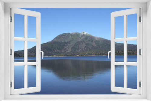 Fototapeta Naklejka Na Ścianę Okno 3D - 山と湖