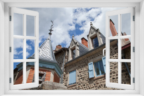 Fototapeta Naklejka Na Ścianę Okno 3D - Toiture d'une vieille maison avec tourelle, fenêtres mansard