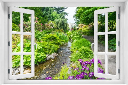 Fototapeta Naklejka Na Ścianę Okno 3D - Seatac Garden Path And Stream