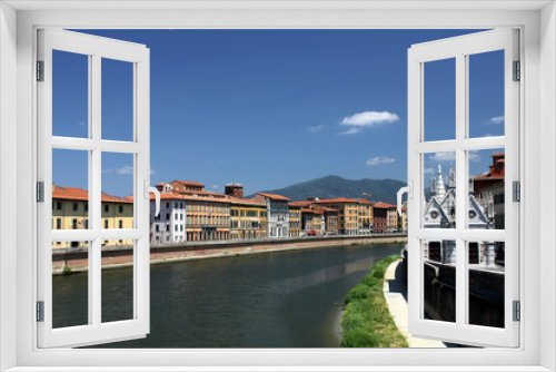 Fototapeta Naklejka Na Ścianę Okno 3D - Häuser entlang des Arno in Pisa / Toskana