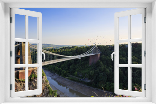 Fototapeta Naklejka Na Ścianę Okno 3D - Clifton suspension bridge and Balloon Fiesta