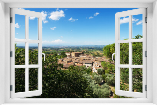 Vista panoramica di un luogo famoso in Italia. San Gimignano è un borgo medievale in Toscana. 