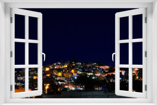 Fototapeta Naklejka Na Ścianę Okno 3D - night view of Guanajuato