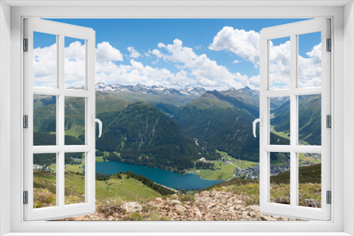 Fototapeta Naklejka Na Ścianę Okno 3D - stunning lookout from Parsenn ridgeway to lake and tourist resort Davos, swiss alps