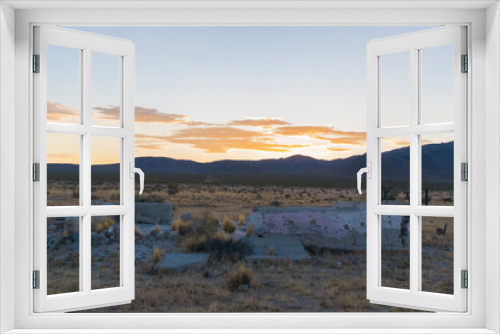 Fototapeta Naklejka Na Ścianę Okno 3D - Abandoned Ruins In Mojave Desert on Public Land California
