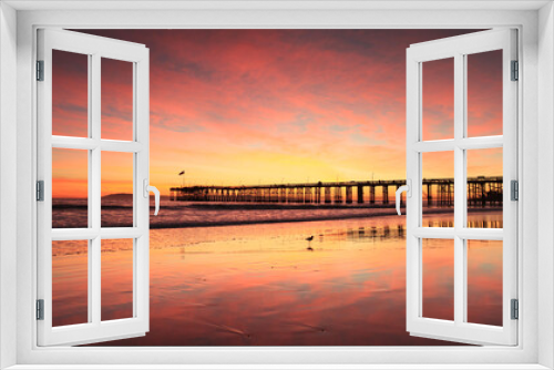 Fototapeta Naklejka Na Ścianę Okno 3D - Spectacular California Coast Sunsets along the Beach and Harbors