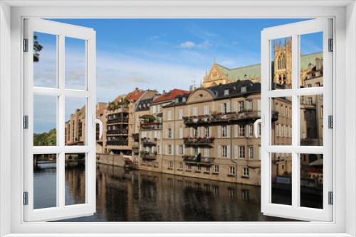 Fototapeta Naklejka Na Ścianę Okno 3D - river moselle and saint-étienne cathedral in metz in lorraine (france)