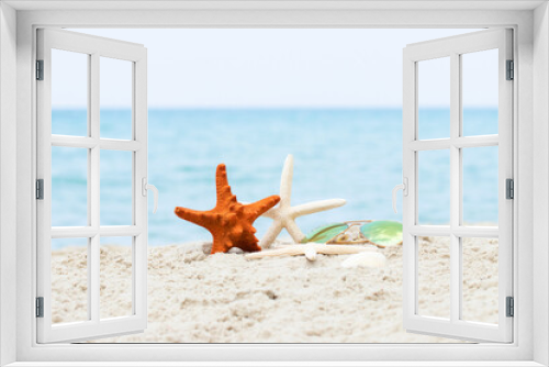 Fototapeta Naklejka Na Ścianę Okno 3D - Starfish on the beach with copy space concept summer season on tropical beach