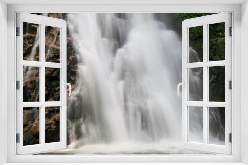 Fototapeta Naklejka Na Ścianę Okno 3D - 絹のように流れる滝