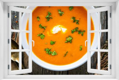 Fototapeta Naklejka Na Ścianę Okno 3D - Cream tomato soup with fresh parsley on wooden table
