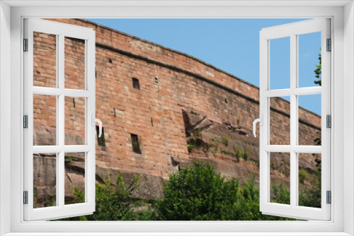 Fototapeta Naklejka Na Ścianę Okno 3D - Zitadelle von Bitsch - Citadelle de Bitche – gelegen auf einem Hügel über der Stadt Bitsch