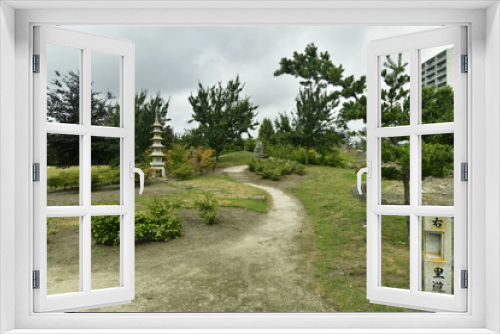 Fototapeta Naklejka Na Ścianę Okno 3D - Le jardin japonais aménagé en haut du parc des Trois Fontaines à Vilvoorde 