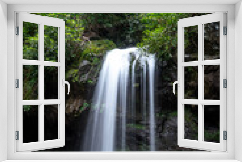 Fototapeta Naklejka Na Ścianę Okno 3D - Grotto Falls in the Smoky Mountains