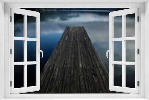 Fototapeta Naklejka Na Ścianę Okno 3D - 空に浮かんだ一本橋のような、湖の映り込みと桟橋
