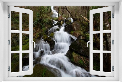 Fototapeta Naklejka Na Ścianę Okno 3D - Cascada en una montaña de Galicia