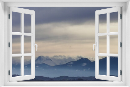 Fototapeta Naklejka Na Ścianę Okno 3D - Nuvole ovattate sopra le cime innevate dei monti Appennini