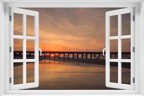 Fototapeta Naklejka Na Ścianę Okno 3D - Sunrise Beach Reflection