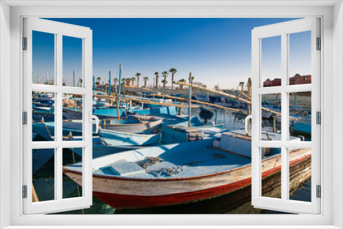 Fototapeta Naklejka Na Ścianę Okno 3D - Old fishing boats in the sea harbor of Hurghada, Egypt