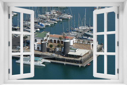 Fototapeta Naklejka Na Ścianę Okno 3D - Fotografía aérea del puerto deportivo de El Rubicón en 
 la costa sur de Lanzarote, Canarias