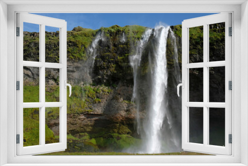 Fototapeta Naklejka Na Ścianę Okno 3D - Seljalandsfoss waterfall on the southern coast of Iceland on a sunny day