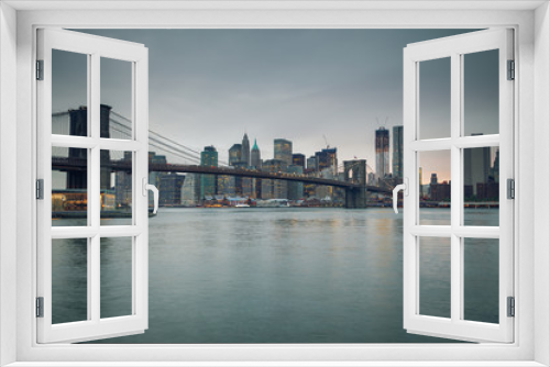 Fototapeta Naklejka Na Ścianę Okno 3D - Brooklyn bridge and Manhattan at dusk