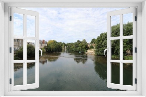 Fototapeta Naklejka Na Ścianę Okno 3D - La riviere Clain, ville de Poitiers, departement de la Vienne, France