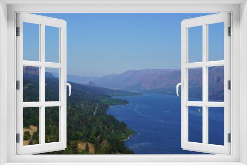 Fototapeta Naklejka Na Ścianę Okno 3D - land along Columbia River