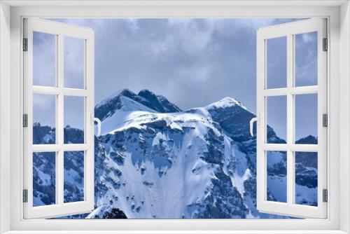 Fototapeta Naklejka Na Ścianę Okno 3D - Verschneiter Berg in den Schweizer Alpen