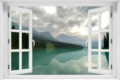 Fototapeta Naklejka Na Ścianę Okno 3D - Emerald lake reflection 
