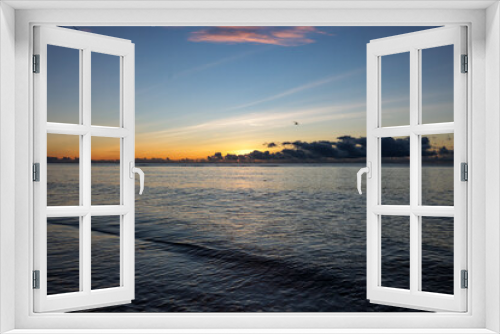 Fototapeta Naklejka Na Ścianę Okno 3D - the ocean horizon line, in the morning