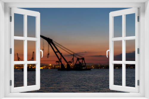 Fototapeta Naklejka Na Ścianę Okno 3D - 横浜港の夕暮れを大黒海釣り公園から見る